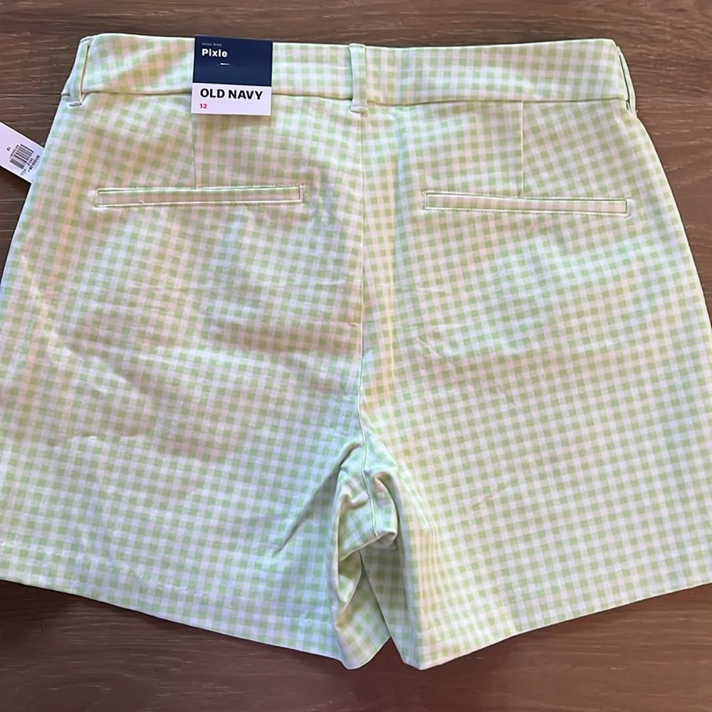 NWT OLD NAVY High-Waisted Pixie Trouser Shorts Green Gingham 5” inseam size 12
